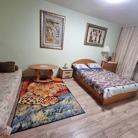 House Hotel Apartments 2 Rivne Bagian luar foto
